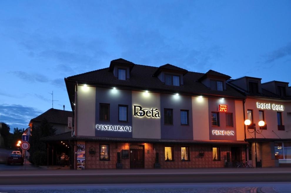 Hotel Beta Bzenec Bagian luar foto