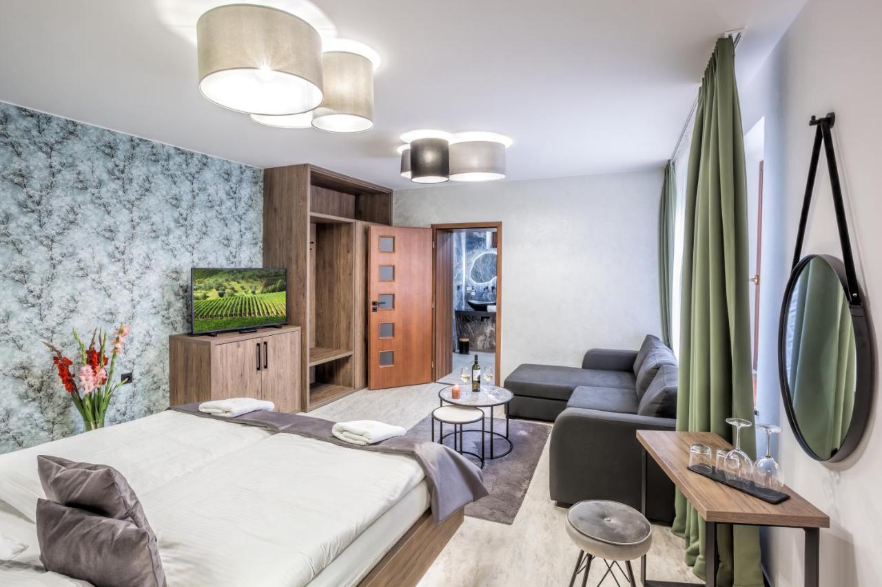 Hotel Beta Bzenec Bagian luar foto