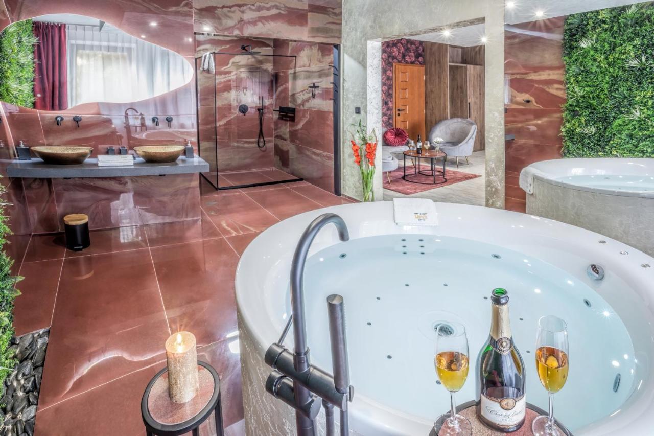 Hotel Beta Bzenec Bagian luar foto