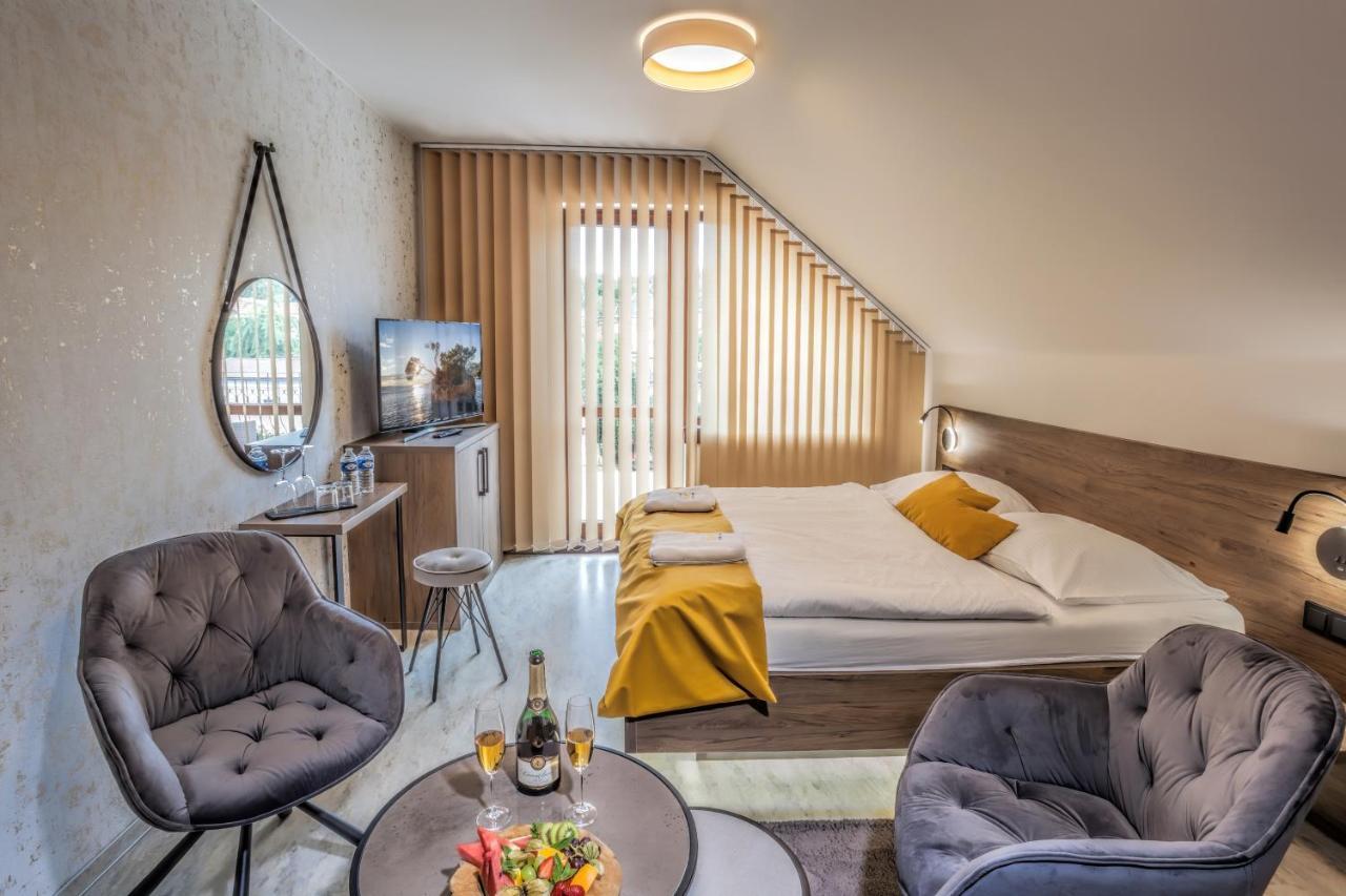 Hotel Beta Bzenec Bagian luar foto