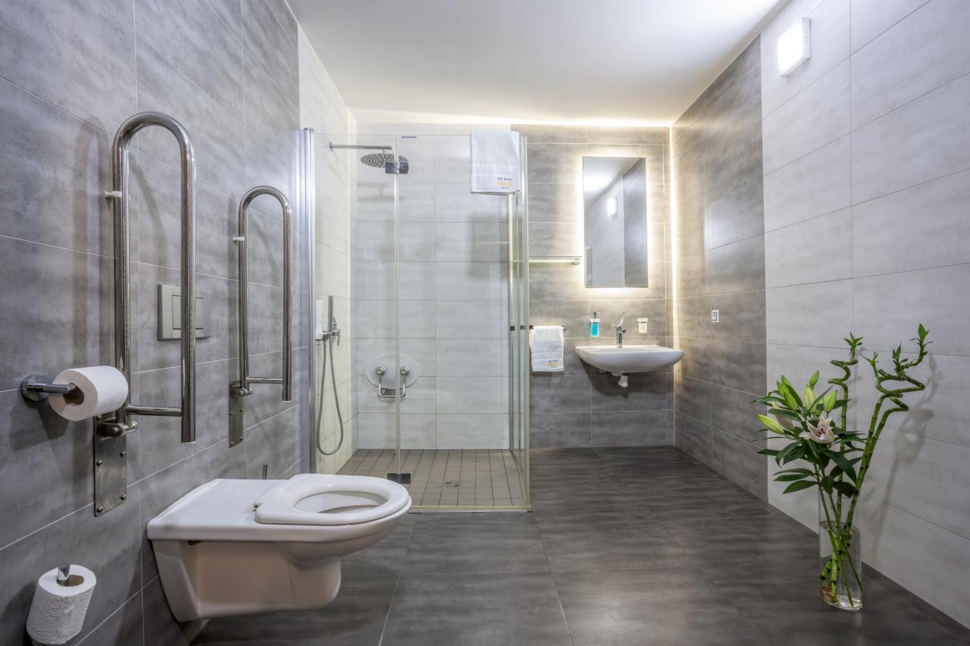 Hotel Beta Bzenec Bagian luar foto