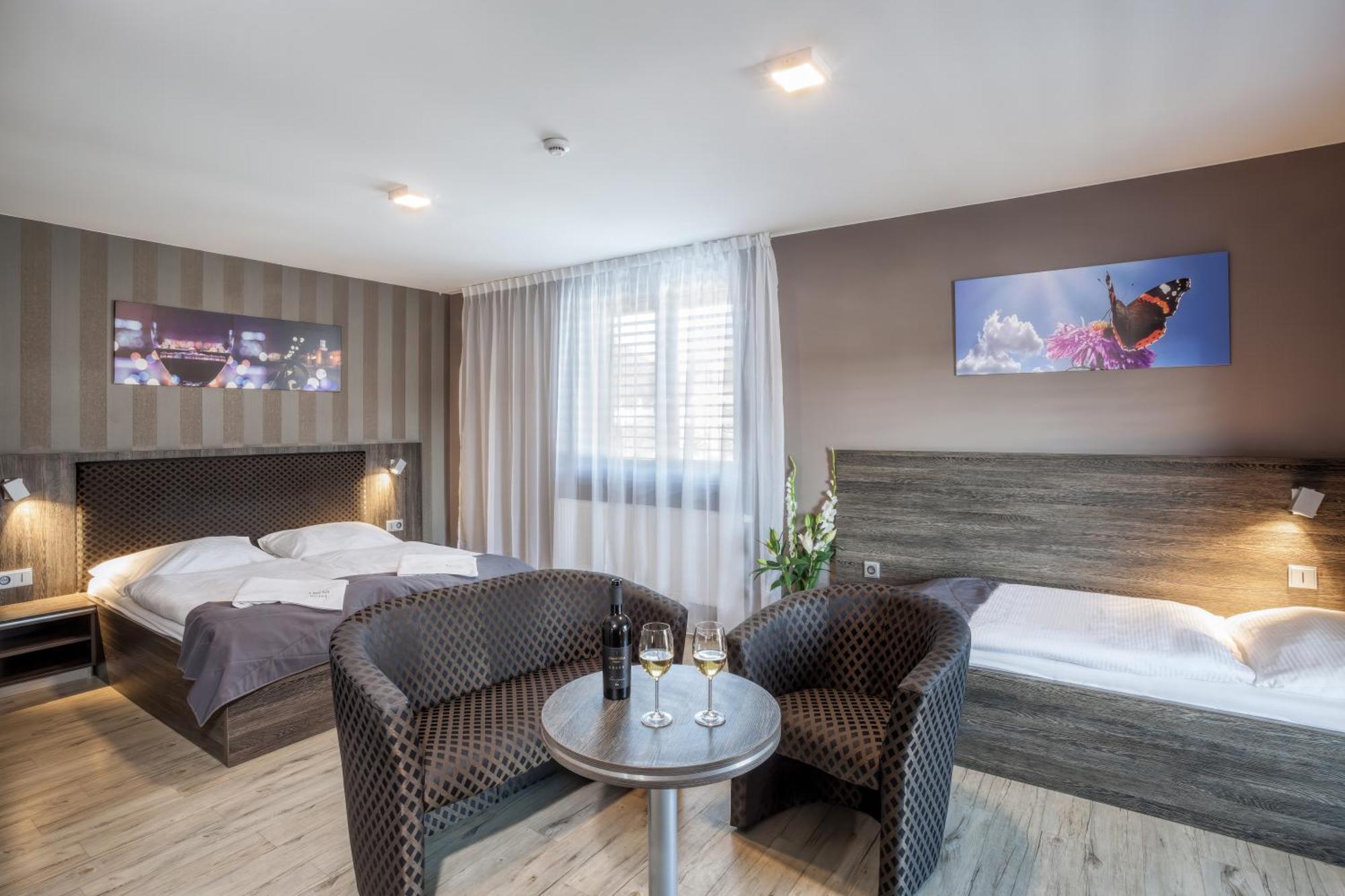 Hotel Beta Bzenec Bagian luar foto