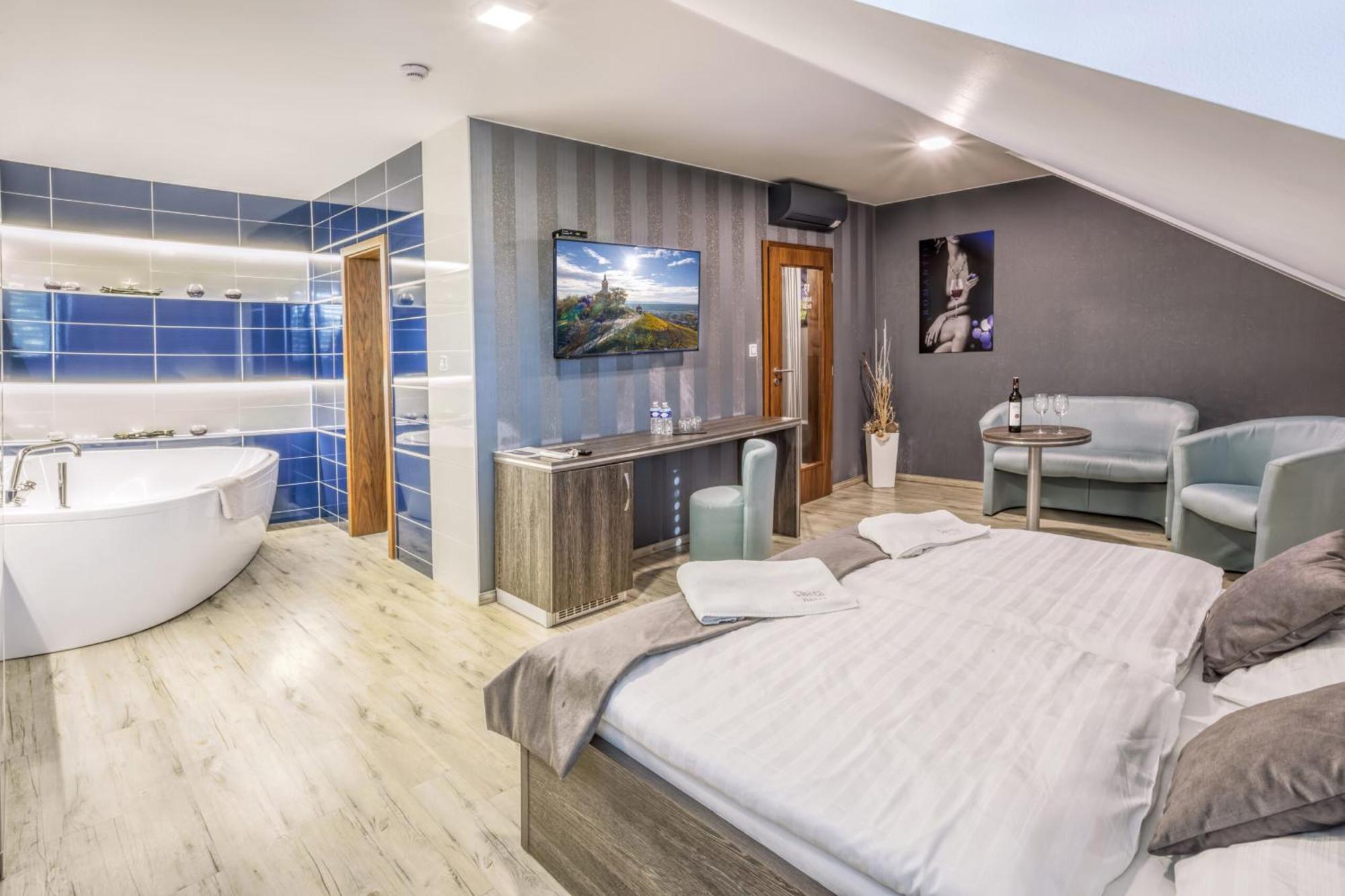 Hotel Beta Bzenec Bagian luar foto