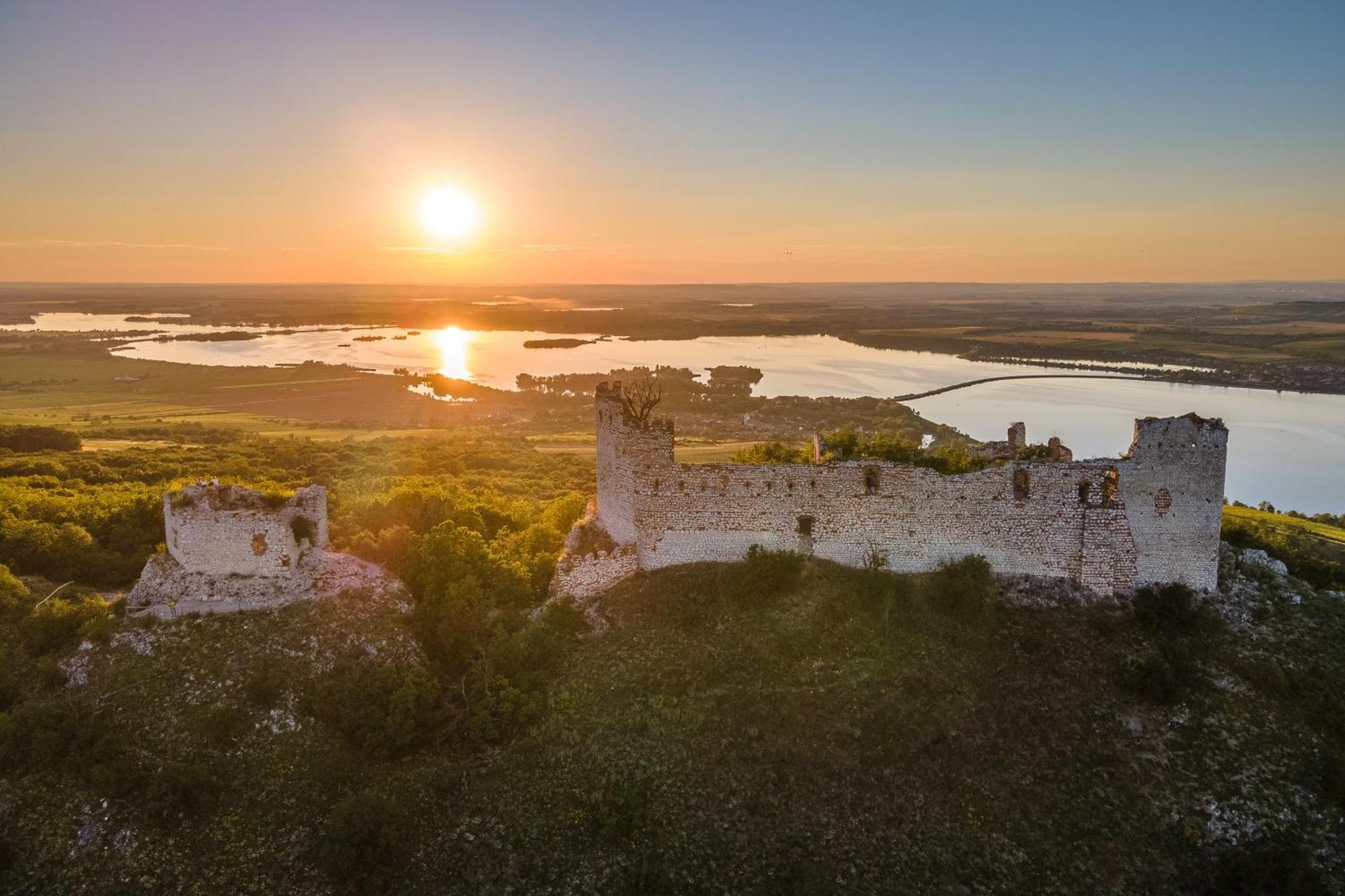 Hotel Beta Bzenec Bagian luar foto