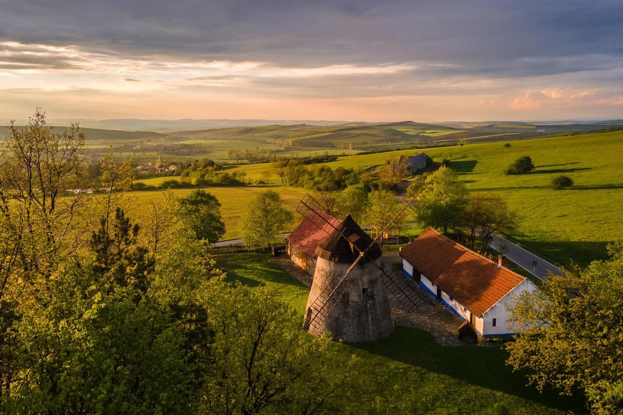 Hotel Beta Bzenec Bagian luar foto