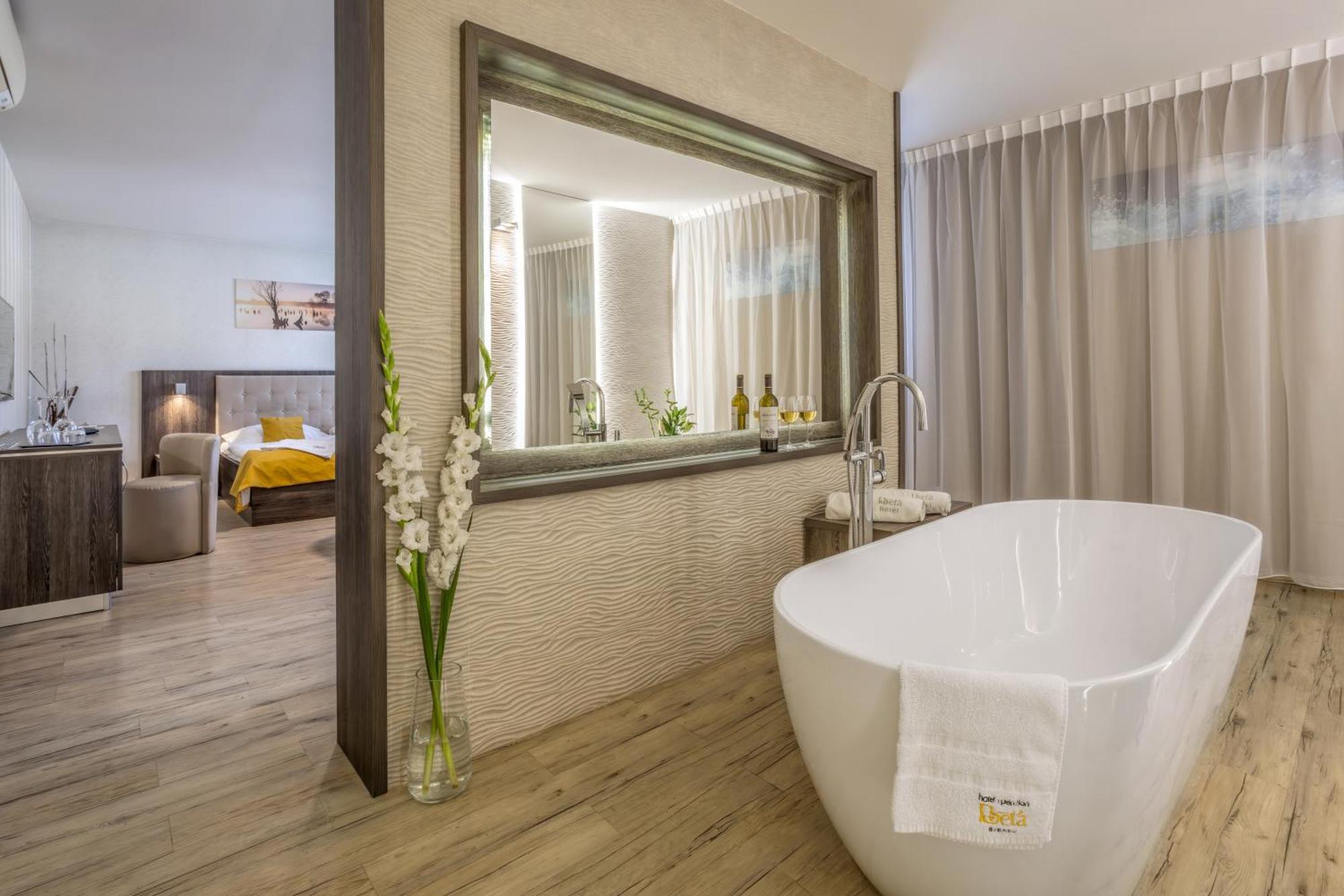 Hotel Beta Bzenec Bagian luar foto