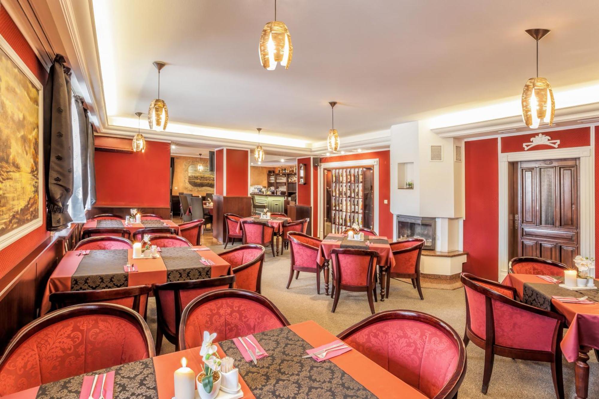 Hotel Beta Bzenec Bagian luar foto