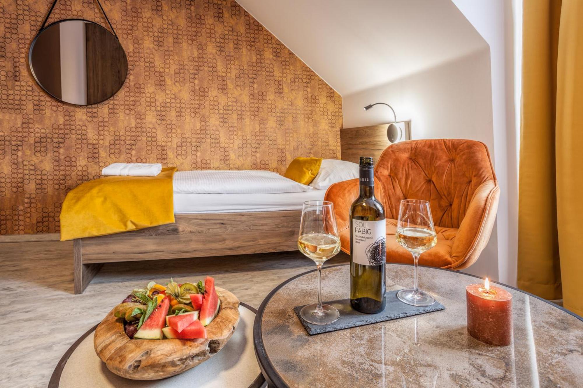Hotel Beta Bzenec Bagian luar foto