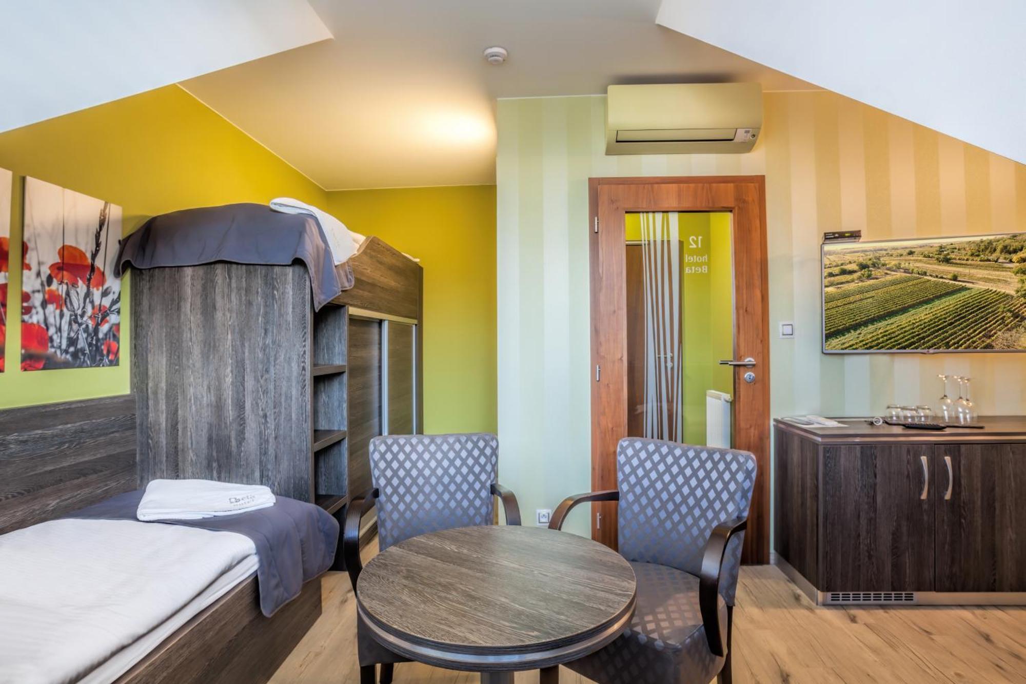 Hotel Beta Bzenec Bagian luar foto